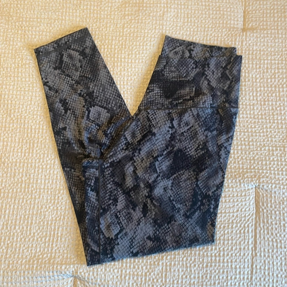 Aerie Black and Gray Patterned Leggings